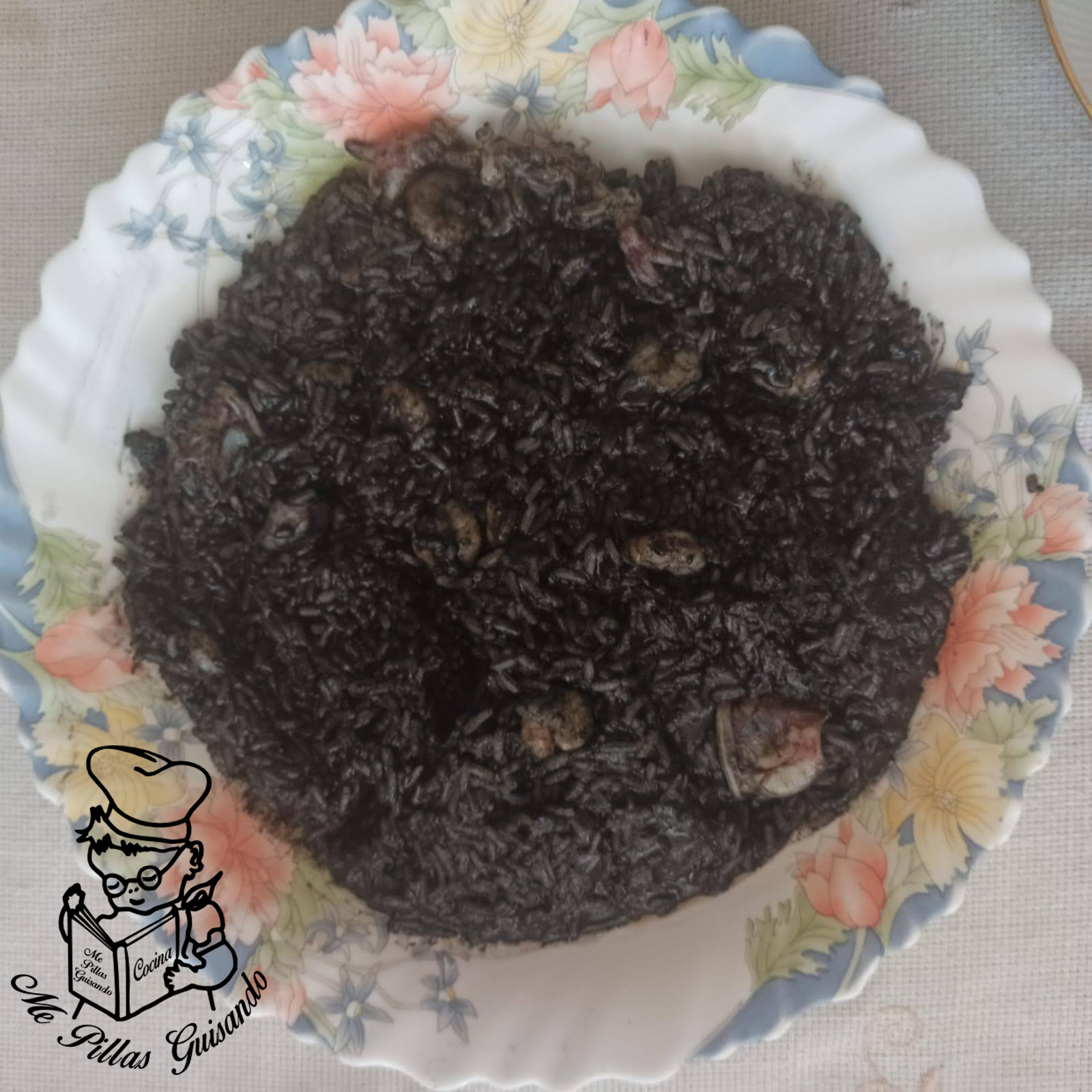 ARROZ NEGRO CON SEPIA Y GAMBAS